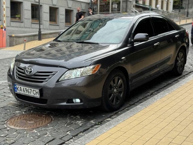 Серый Тойота Камри, объемом двигателя 3.5 л и пробегом 336 тыс. км за 8800 $, фото 1 на Automoto.ua
