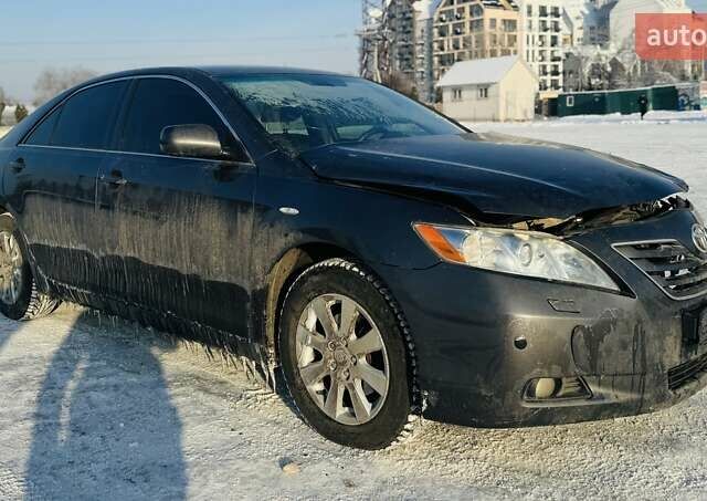 Серый Тойота Камри, объемом двигателя 2.4 л и пробегом 156 тыс. км за 3850 $, фото 1 на Automoto.ua