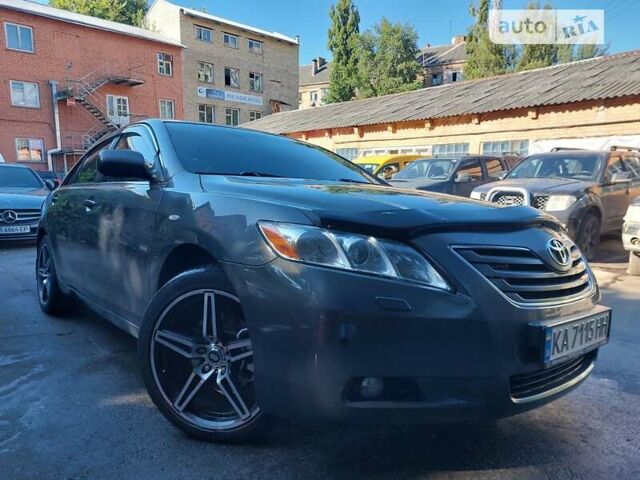 Серый Тойота Камри, объемом двигателя 3.5 л и пробегом 335 тыс. км за 10000 $, фото 1 на Automoto.ua