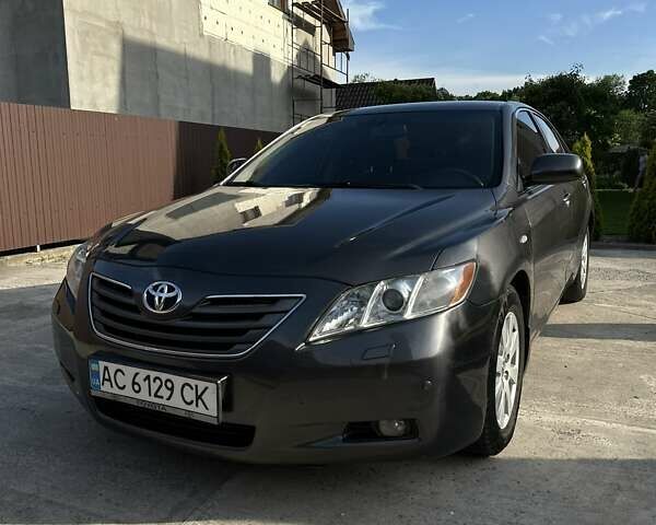 Серый Тойота Камри, объемом двигателя 2.36 л и пробегом 314 тыс. км за 8750 $, фото 1 на Automoto.ua