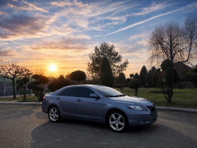 Сірий Тойота Камрі, об'ємом двигуна 2.4 л та пробігом 330 тис. км за 6999 $, фото 1 на Automoto.ua