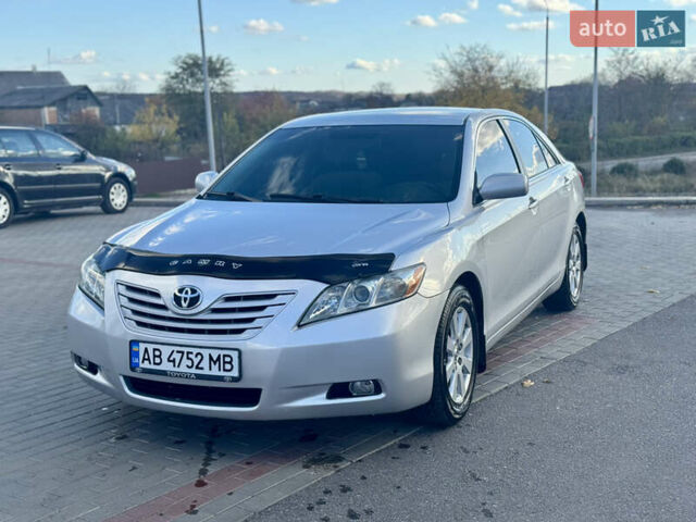 Серый Тойота Камри, объемом двигателя 2.36 л и пробегом 256 тыс. км за 7900 $, фото 1 на Automoto.ua