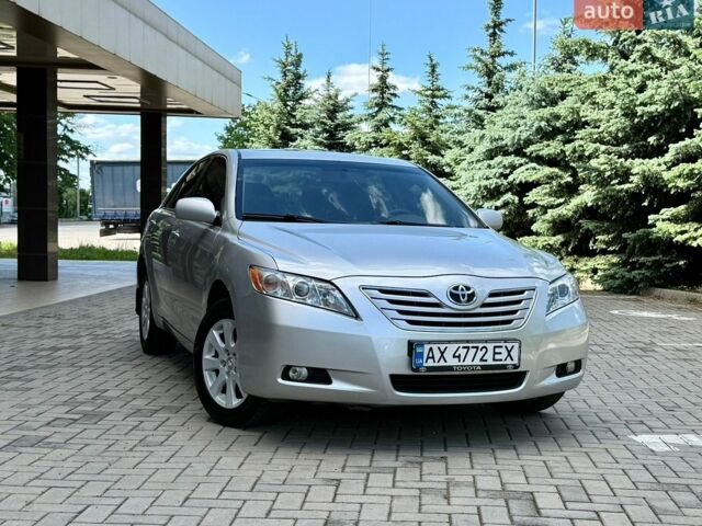 Серый Тойота Камри, объемом двигателя 3.5 л и пробегом 168 тыс. км за 9100 $, фото 1 на Automoto.ua