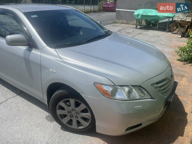 Серый Тойота Камри, объемом двигателя 3.5 л и пробегом 361 тыс. км за 8500 $, фото 1 на Automoto.ua