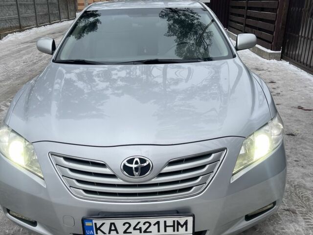 Серый Тойота Камри, объемом двигателя 2.4 л и пробегом 225 тыс. км за 7500 $, фото 1 на Automoto.ua