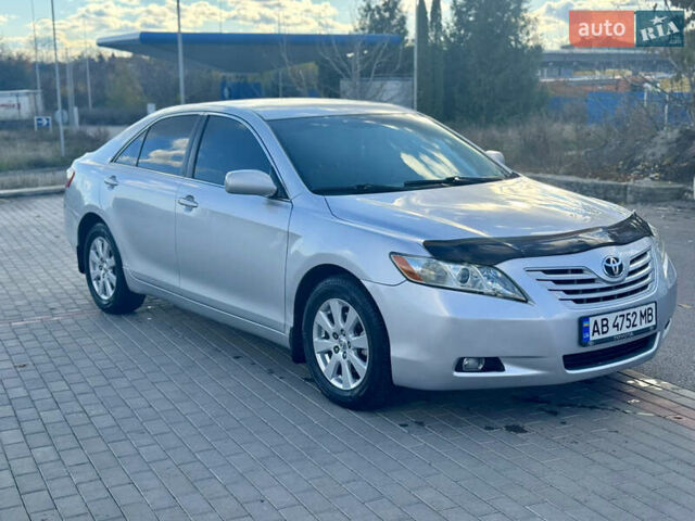 Тойота Камри 2008 в Жмеренке на Automoto.ua Серый Тойота Камри, объемом двигателя 2.36 л и пробегом 256 тыс. км за 8200 $, фото 1 на Automoto.ua
