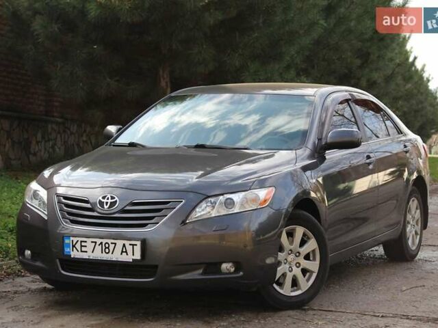 Серый Тойота Камри, объемом двигателя 2.36 л и пробегом 188 тыс. км за 10200 $, фото 1 на Automoto.ua