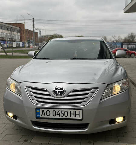 Серый Тойота Камри, объемом двигателя 2.36 л и пробегом 251 тыс. км за 7200 $, фото 1 на Automoto.ua