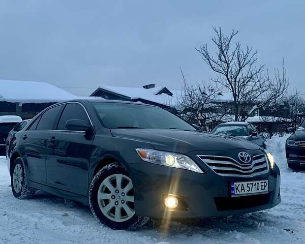 Сірий Тойота Камрі, об'ємом двигуна 2.49 л та пробігом 278 тис. км за 8999 $, фото 1 на Automoto.ua