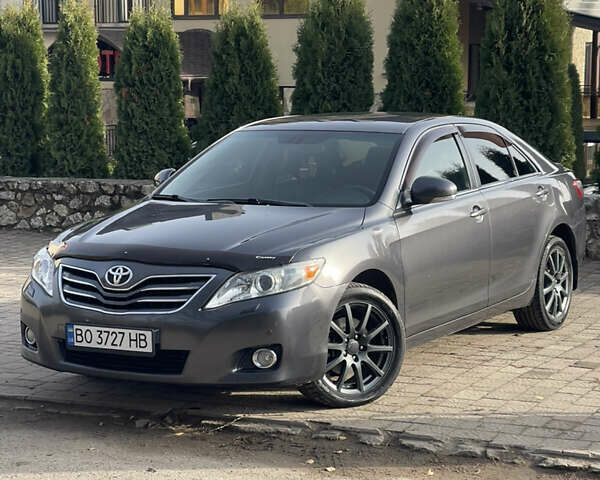 Сірий Тойота Камрі, об'ємом двигуна 3.46 л та пробігом 297 тис. км за 11500 $, фото 1 на Automoto.ua