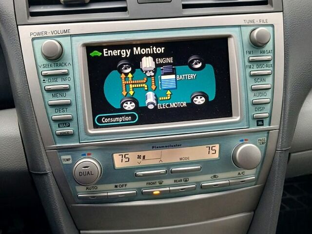 Серый Тойота Камри, объемом двигателя 2.4 л и пробегом 268 тыс. км за 9500 $, фото 1 на Automoto.ua