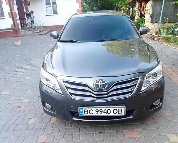 Сірий Тойота Камрі, об'ємом двигуна 2.4 л та пробігом 290 тис. км за 8500 $, фото 1 на Automoto.ua