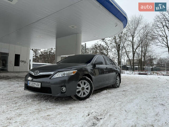 Серый Тойота Камри, объемом двигателя 2.4 л и пробегом 188 тыс. км за 11500 $, фото 1 на Automoto.ua