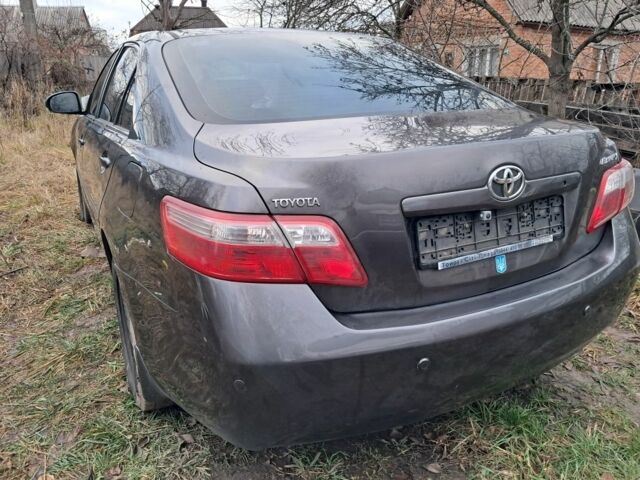 Сірий Тойота Камрі, об'ємом двигуна 2.4 л та пробігом 200 тис. км за 4699 $, фото 1 на Automoto.ua