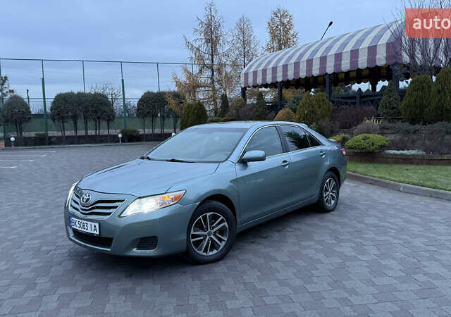 Сірий Тойота Камрі, об'ємом двигуна 2.49 л та пробігом 240 тис. км за 8500 $, фото 1 на Automoto.ua