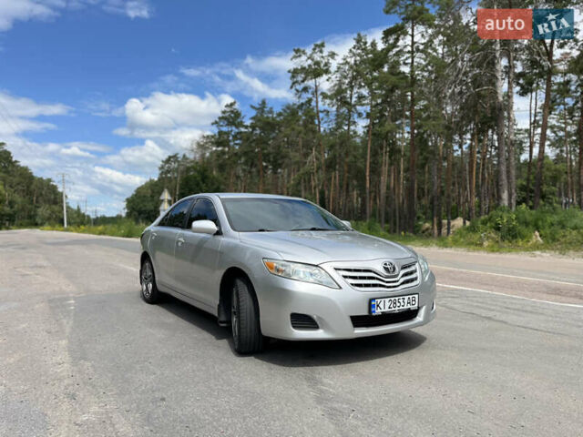 Серый Тойота Камри, объемом двигателя 2.5 л и пробегом 270 тыс. км за 8800 $, фото 1 на Automoto.ua