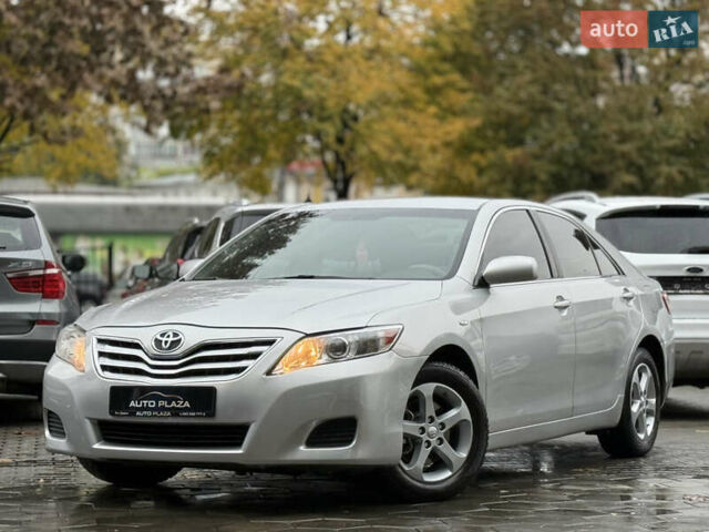 Сірий Тойота Камрі, об'ємом двигуна 2.5 л та пробігом 315 тис. км за 8900 $, фото 1 на Automoto.ua