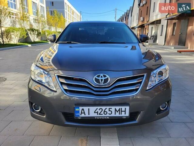 Серый Тойота Камри, объемом двигателя 3.5 л и пробегом 157 тыс. км за 15500 $, фото 1 на Automoto.ua