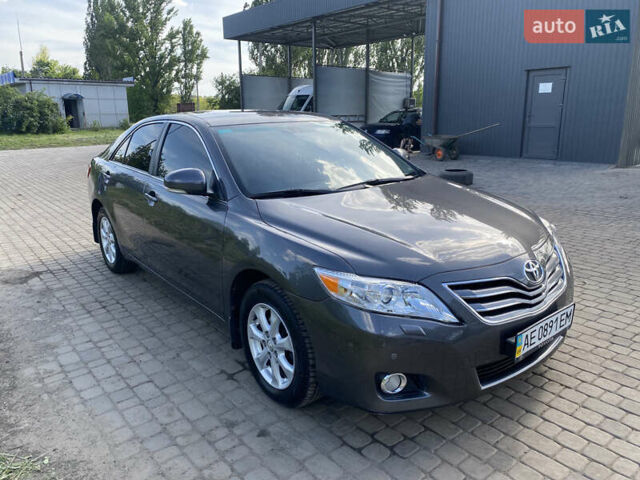 Сірий Тойота Камрі, об'ємом двигуна 2.36 л та пробігом 162 тис. км за 10800 $, фото 1 на Automoto.ua