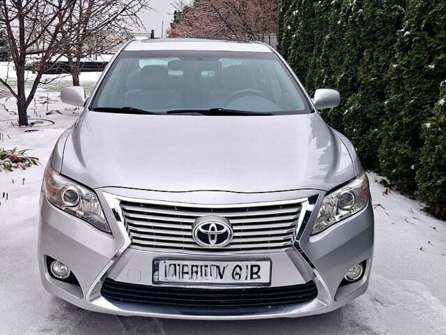 Серый Тойота Камри, объемом двигателя 2.5 л и пробегом 70 тыс. км за 13000 $, фото 1 на Automoto.ua