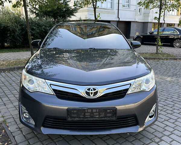 Сірий Тойота Камрі, об'ємом двигуна 2.5 л та пробігом 264 тис. км за 11500 $, фото 1 на Automoto.ua