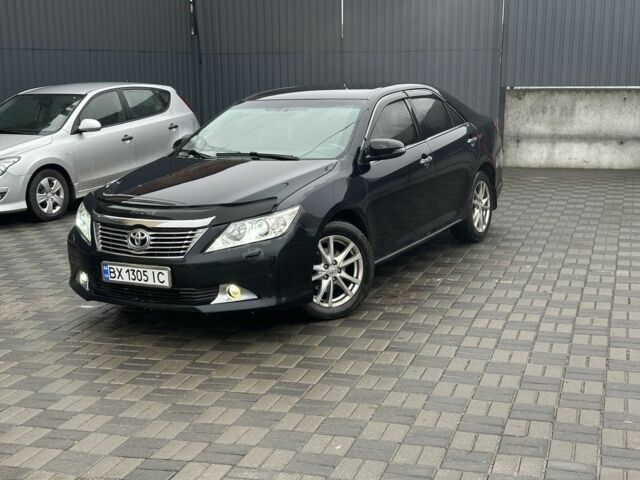 Серый Тойота Камри, объемом двигателя 2.5 л и пробегом 240 тыс. км за 10999 $, фото 1 на Automoto.ua