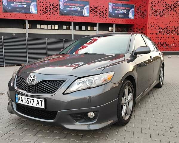 Сірий Тойота Камрі, об'ємом двигуна 2.5 л та пробігом 160 тис. км за 12000 $, фото 1 на Automoto.ua