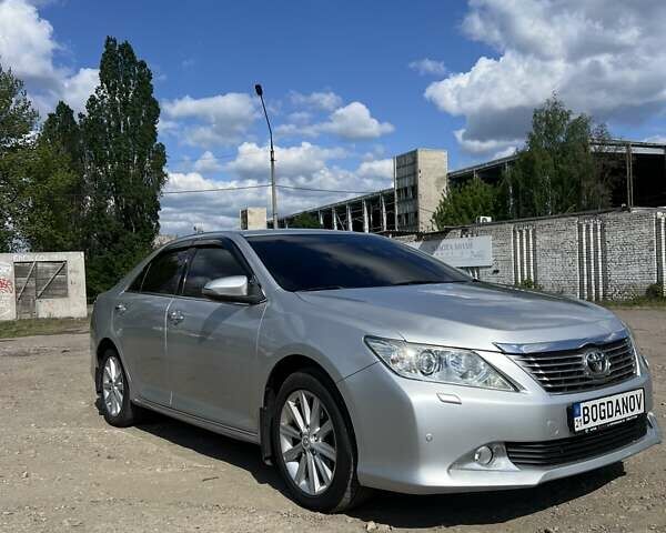 Серый Тойота Камри, объемом двигателя 2.5 л и пробегом 254 тыс. км за 13200 $, фото 1 на Automoto.ua