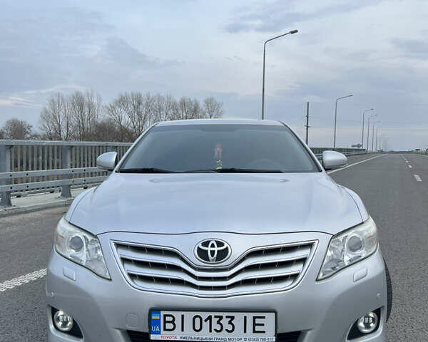 Серый Тойота Камри, объемом двигателя 2.4 л и пробегом 224 тыс. км за 11500 $, фото 1 на Automoto.ua