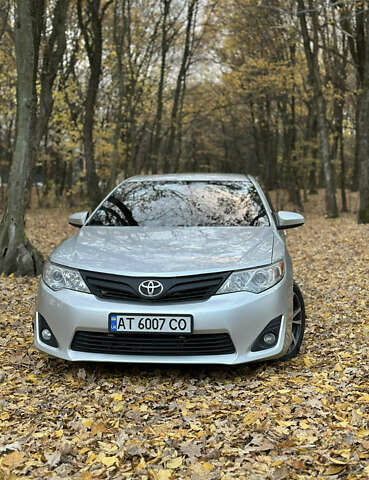 Серый Тойота Камри, объемом двигателя 2.5 л и пробегом 255 тыс. км за 12000 $, фото 1 на Automoto.ua