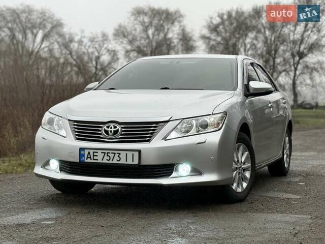 Серый Тойота Камри, объемом двигателя 2.5 л и пробегом 211 тыс. км за 12800 $, фото 1 на Automoto.ua