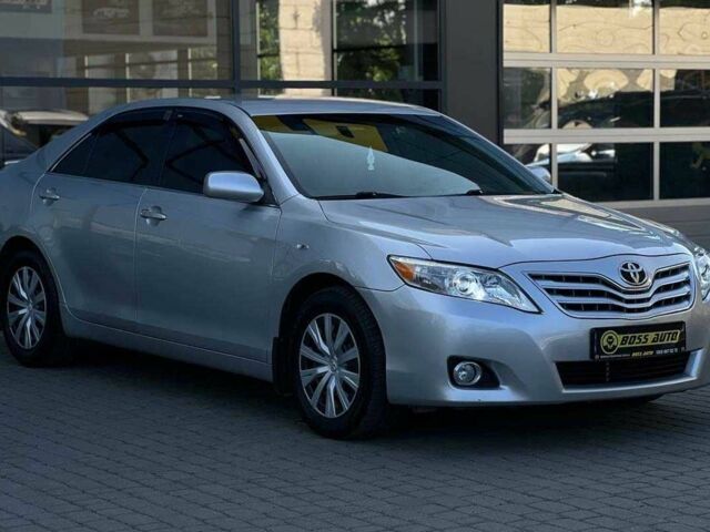 Серый Тойота Камри, объемом двигателя 2.5 л и пробегом 193 тыс. км за 8990 $, фото 1 на Automoto.ua