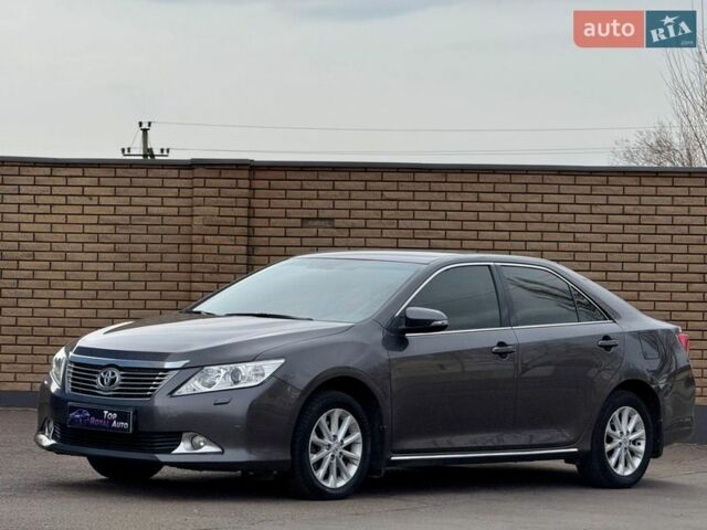Серый Тойота Камри, объемом двигателя 2.49 л и пробегом 147 тыс. км за 13800 $, фото 1 на Automoto.ua