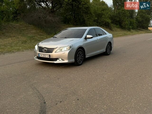 Серый Тойота Камри, объемом двигателя 2.49 л и пробегом 280 тыс. км за 12500 $, фото 1 на Automoto.ua