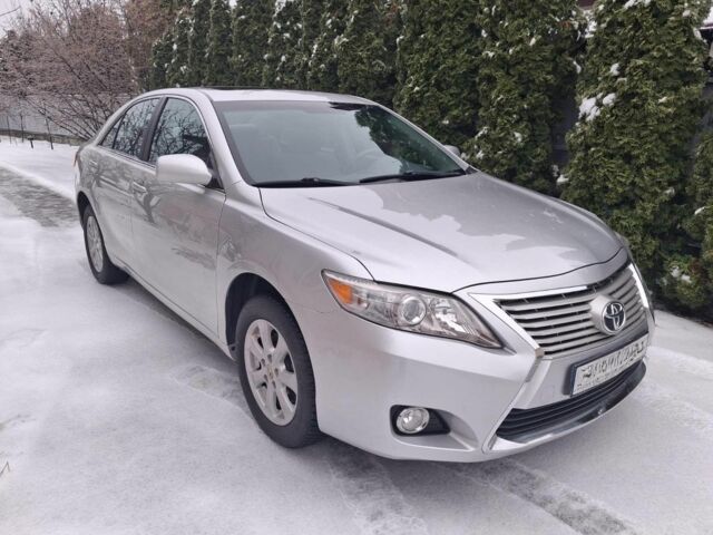 Сірий Тойота Камрі, об'ємом двигуна 2.5 л та пробігом 70 тис. км за 13000 $, фото 1 на Automoto.ua