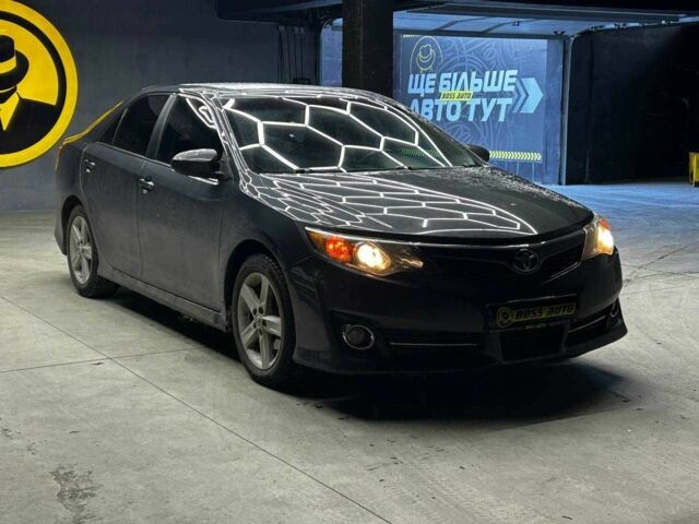 Серый Тойота Камри, объемом двигателя 2.5 л и пробегом 224 тыс. км за 10900 $, фото 1 на Automoto.ua