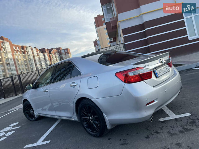 Сірий Тойота Камрі, об'ємом двигуна 3.5 л та пробігом 231 тис. км за 13400 $, фото 1 на Automoto.ua