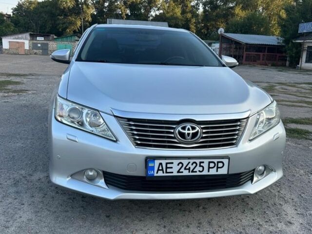Сірий Тойота Камрі, об'ємом двигуна 2.5 л та пробігом 220 тис. км за 13900 $, фото 1 на Automoto.ua