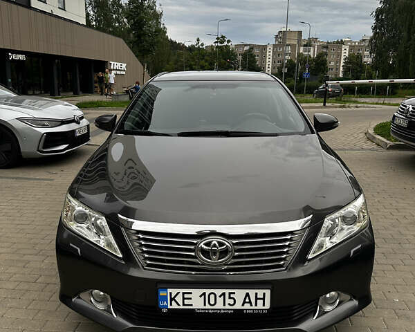 Серый Тойота Камри, объемом двигателя 2.49 л и пробегом 180 тыс. км за 15300 $, фото 1 на Automoto.ua