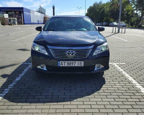 Сірий Тойота Камрі, об'ємом двигуна 2.5 л та пробігом 231 тис. км за 12500 $, фото 1 на Automoto.ua