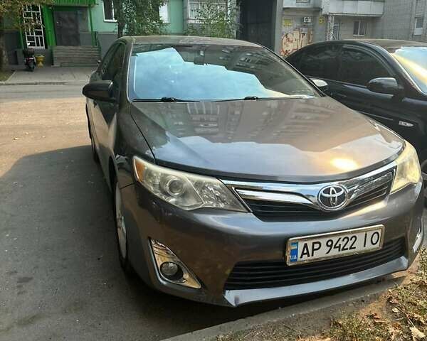 Серый Тойота Камри, объемом двигателя 2.5 л и пробегом 150 тыс. км за 10000 $, фото 1 на Automoto.ua