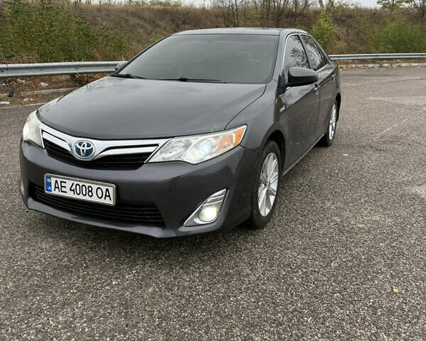 Серый Тойота Камри, объемом двигателя 2.49 л и пробегом 333 тыс. км за 11500 $, фото 1 на Automoto.ua