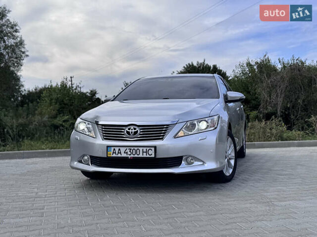Тойота Камри 2012 в Киеве на Automoto.ua Серый Тойота Камри, объемом двигателя 2.49 л и пробегом 198 тыс. км за 15490 $, фото 1 на Automoto.ua