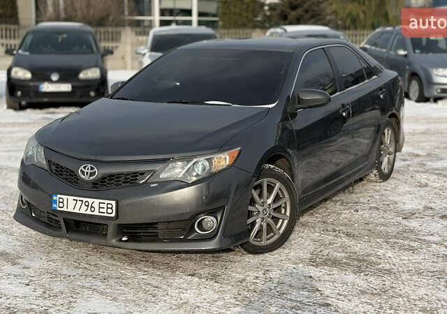 Серый Тойота Камри, объемом двигателя 2.5 л и пробегом 241 тыс. км за 9999 $, фото 1 на Automoto.ua