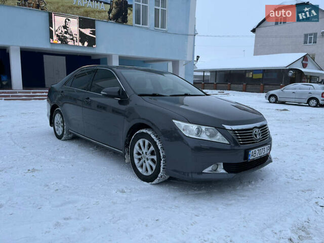 Серый Тойота Камри, объемом двигателя 2.5 л и пробегом 183 тыс. км за 12500 $, фото 1 на Automoto.ua