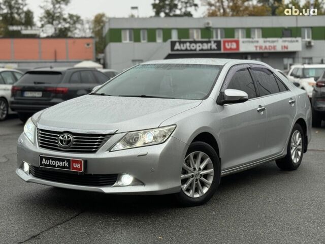 Серый Тойота Камри, объемом двигателя 2.5 л и пробегом 213 тыс. км за 14490 $, фото 1 на Automoto.ua