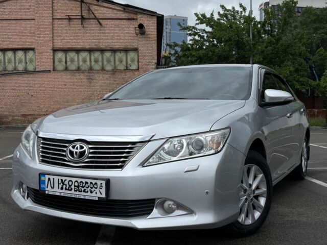 Сірий Тойота Камрі, об'ємом двигуна 0 л та пробігом 209 тис. км за 12750 $, фото 1 на Automoto.ua