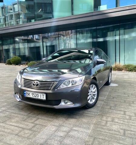 Серый Тойота Камри, объемом двигателя 2.49 л и пробегом 259 тыс. км за 12800 $, фото 1 на Automoto.ua