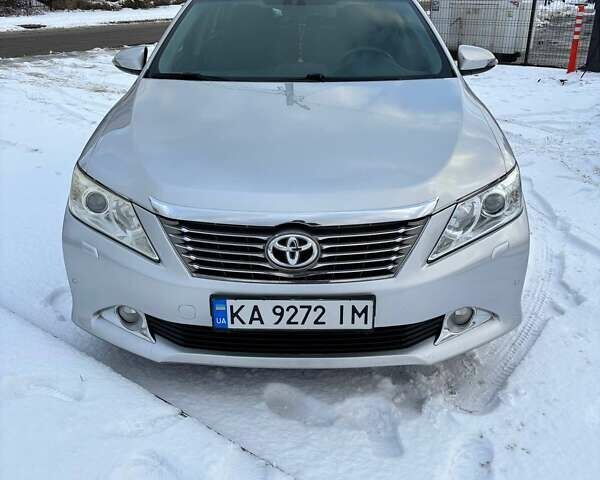 Сірий Тойота Камрі, об'ємом двигуна 2.5 л та пробігом 184 тис. км за 12900 $, фото 1 на Automoto.ua