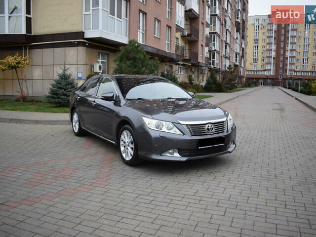 Сірий Тойота Камрі, об'ємом двигуна 2.5 л та пробігом 163 тис. км за 13250 $, фото 1 на Automoto.ua